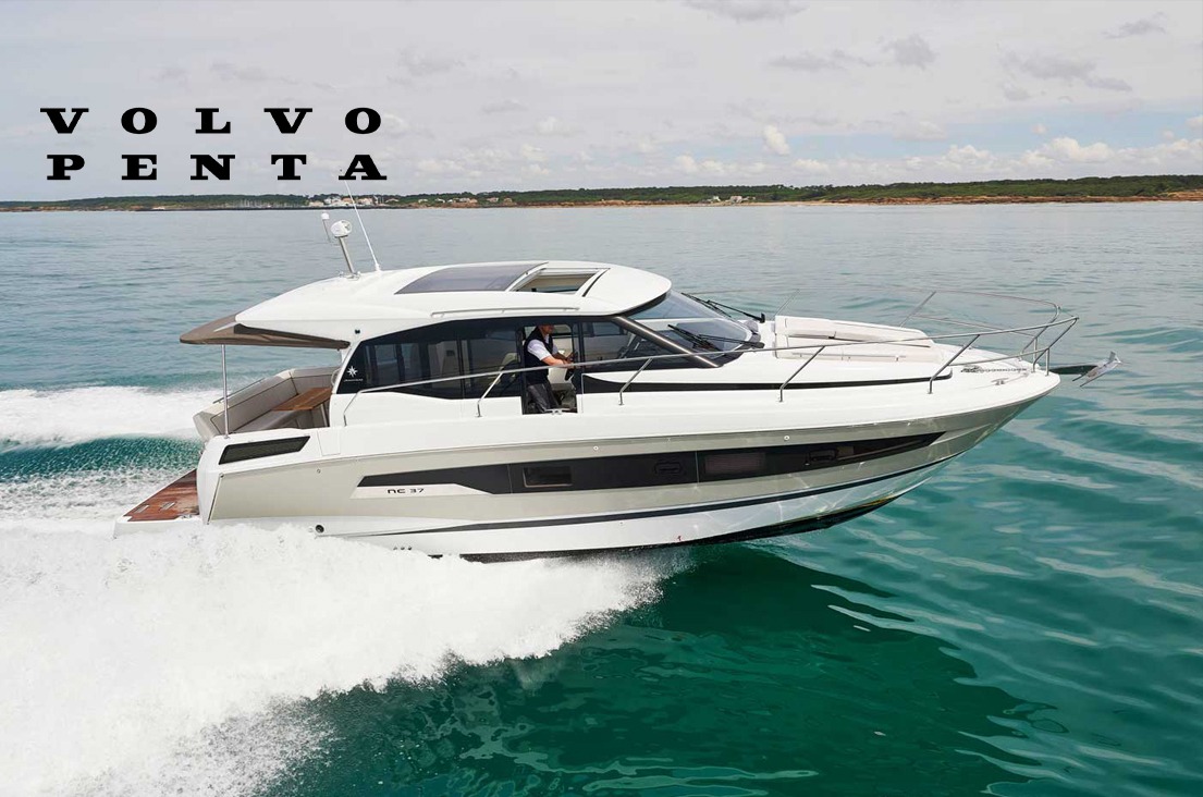 bateau-moteur-volvo-penta-navigation-mer.jpg Bateau à moteur équipé d’un Volvo Penta en navigation en mer, symbole de performance et de fiabilité.